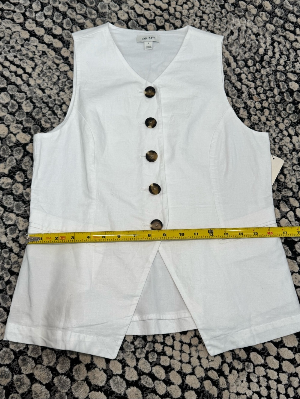 🥥⚪️ ON 34th Linen-Blend Longline Vest Top Button Down in Bright White ⚪️🥥 - Picture 9 of 10